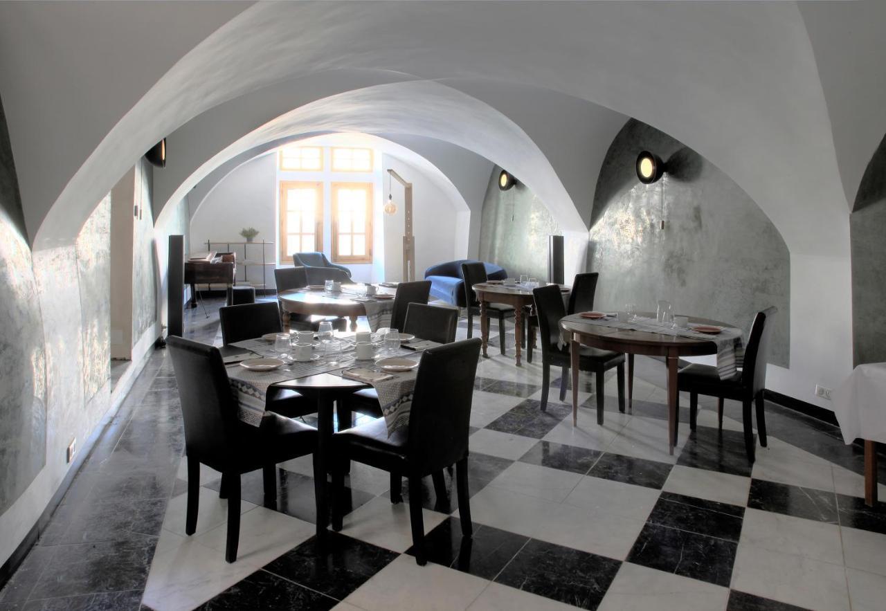 La Maison D'En Bas Des Seigneurs Cucuron Buitenkant foto