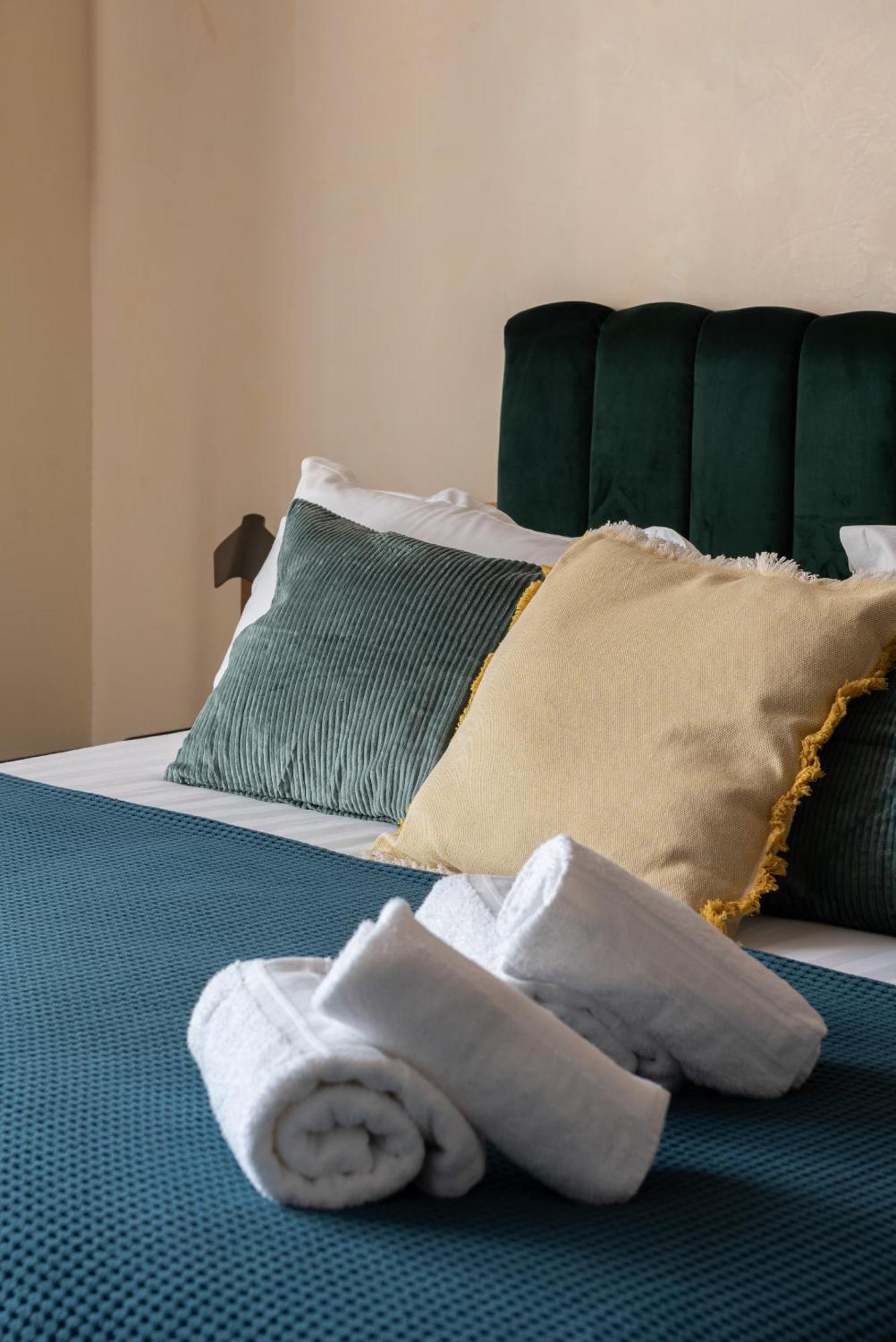 La Maison D'En Bas Des Seigneurs Cucuron Kamer foto
