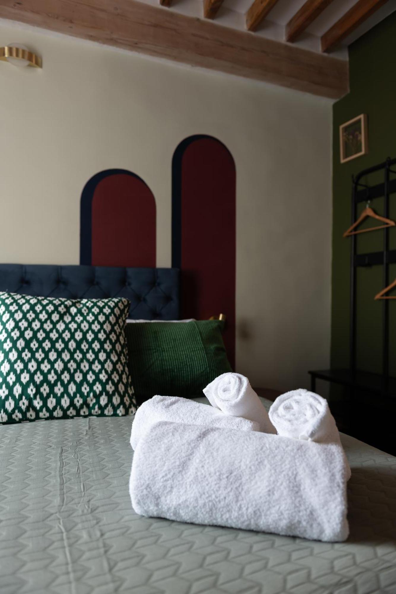 La Maison D'En Bas Des Seigneurs Cucuron Kamer foto