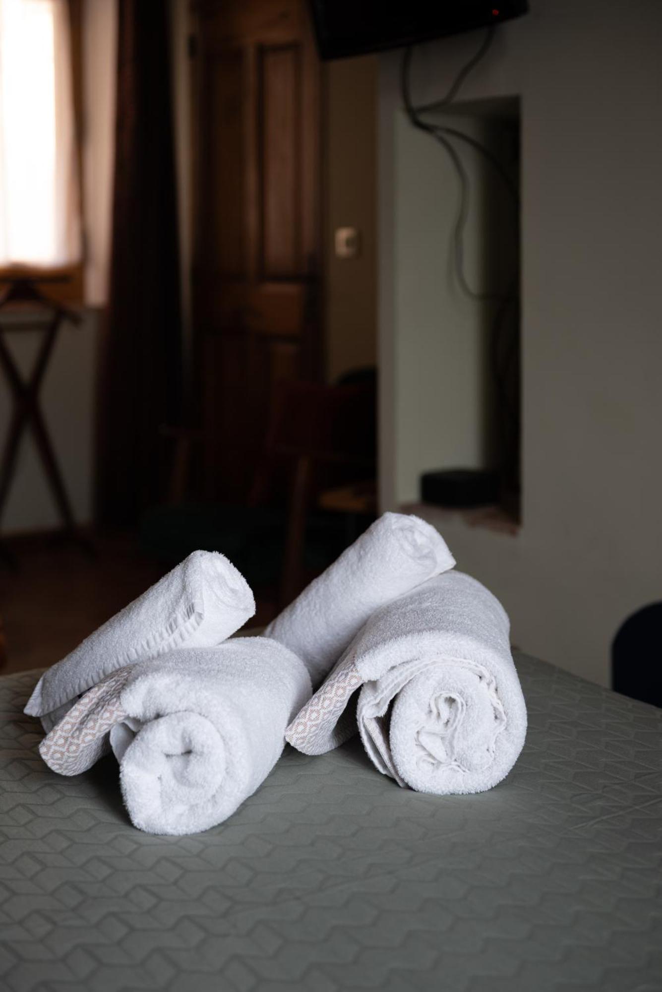 La Maison D'En Bas Des Seigneurs Cucuron Kamer foto