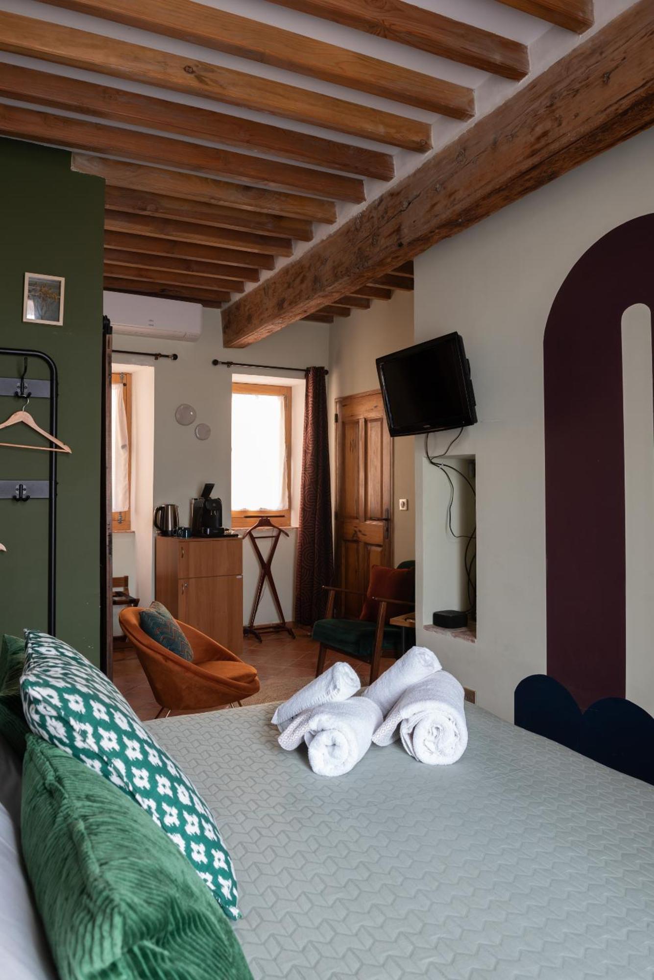 La Maison D'En Bas Des Seigneurs Cucuron Kamer foto